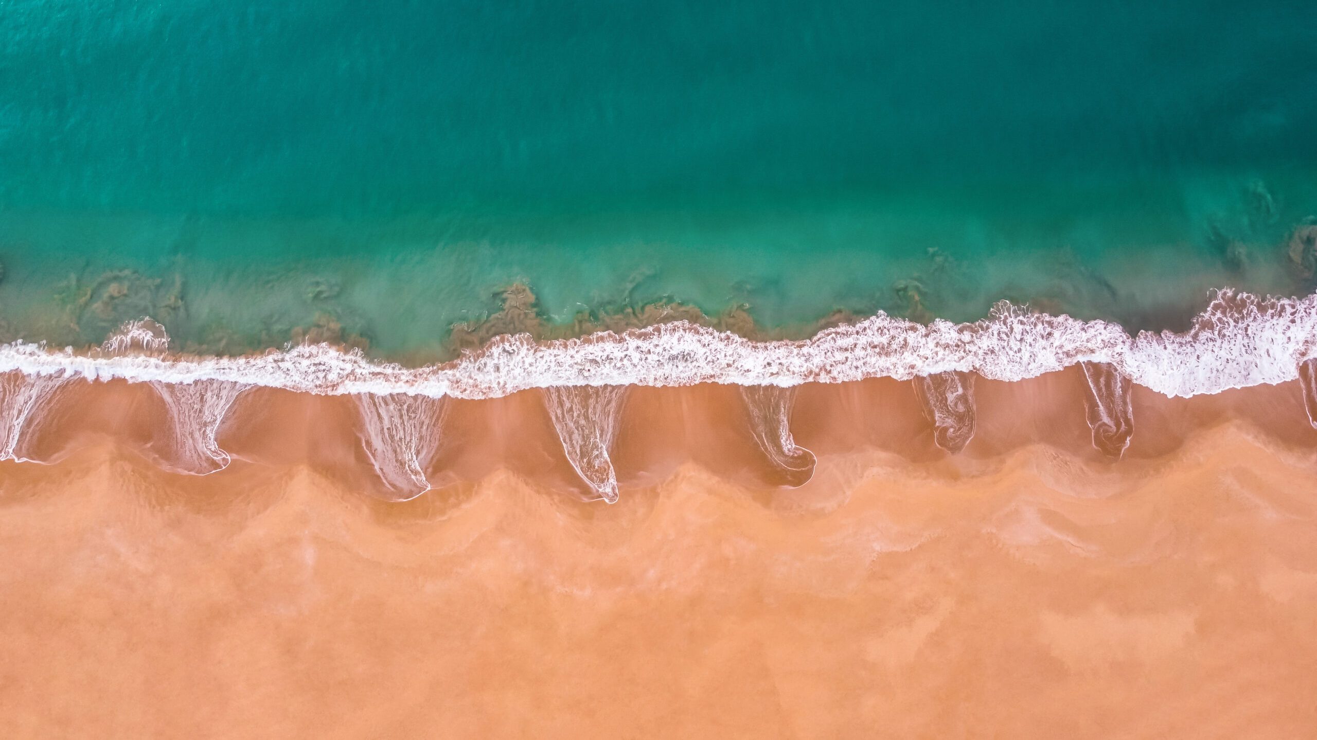 Fantastic,Shapes,Of,The,Ocean,Waves,On,The,Pasikuda,Beach
